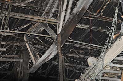 (5-6) One of the girder trusses distorted by the extremely high heat release fire.