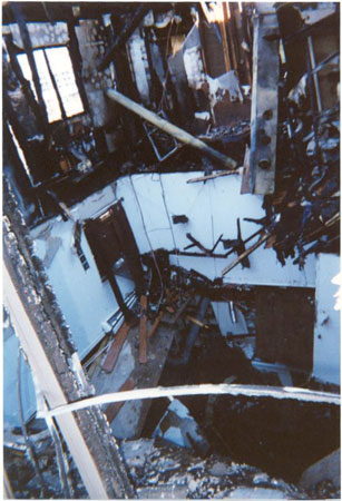 (6) The roof failed at this lightweight truss structure and caused the failure of the floors below in an impact-load collapse. 