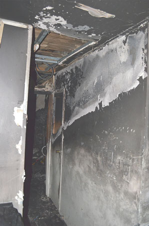 (3) A descending heat pattern on a gypsum board wall leading to the room of fire origin. 