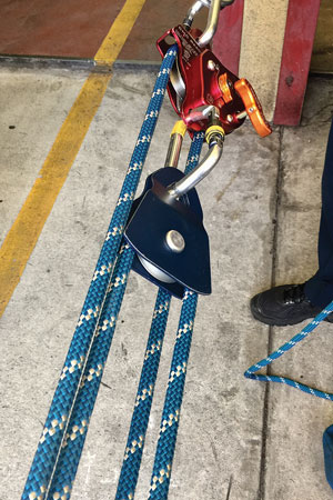 (19) A 5:1 mechanical advantage system can be constructed to haul the load of a rescuer and victim. After the tension is relieved from the worker’s lifeline, disconnect the system, which will transfer the worker completely onto the rope rescue system.