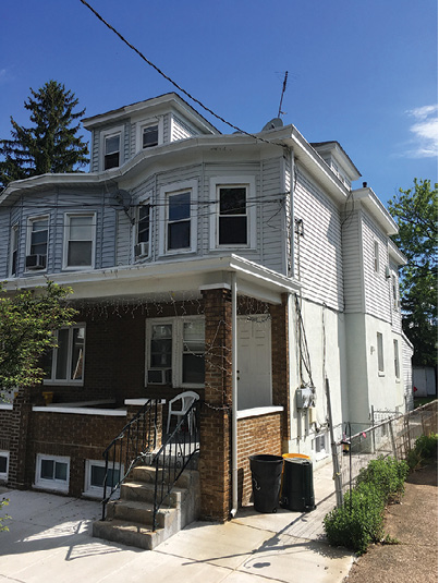 (10) A front porch roof can be an ideal platform for truck members for laddering the building, performing VES, clearing windows, removing bars, and emergency egress. For departments that choose to use piercing nozzles, the porch roof can be an excellent location to drive the nozzle through the gable end to indirectly attack fire in the knee wall spaces. The dormers can be used for access, egress, and ventilation. With these flat roofs, window unit air-conditioners can be pulled out and placed on the roof out of the way so they don’t drop down and hit a firefighter working below. 