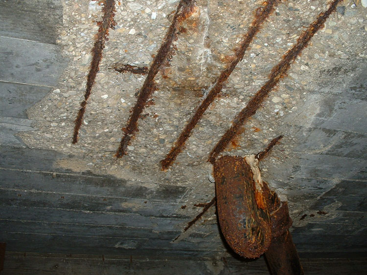 Corroded steel rebar in a structural concrete slab