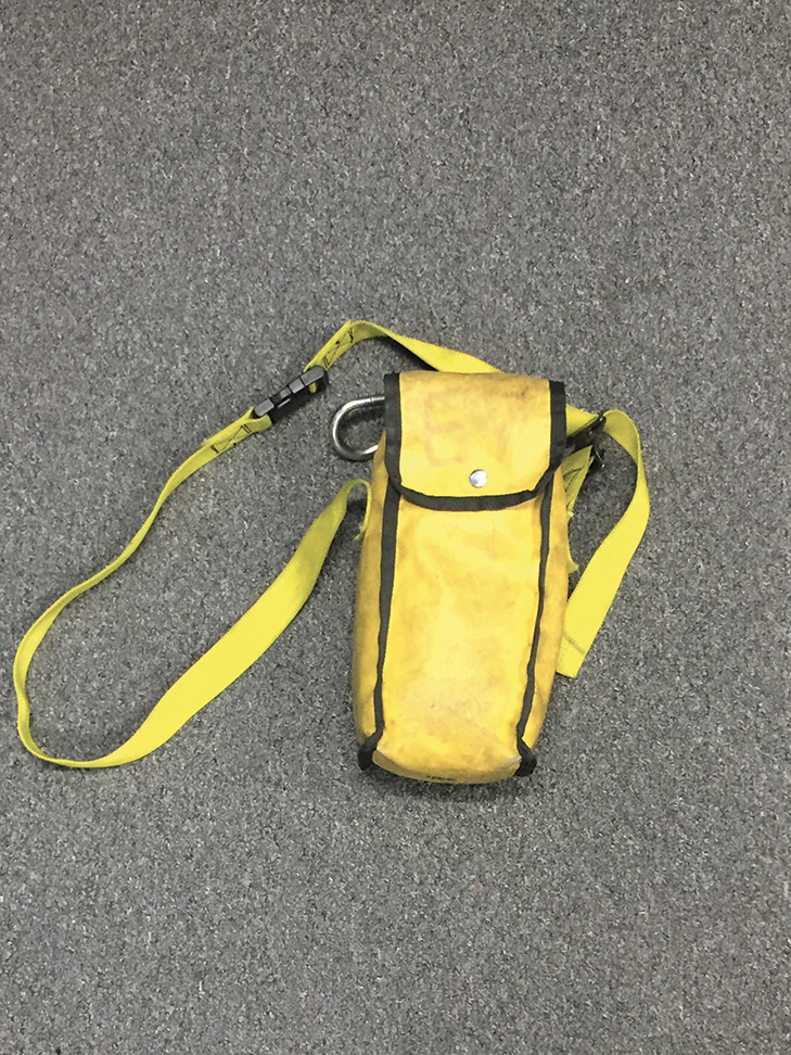 A standard search rope bag equipped with distance knots. 