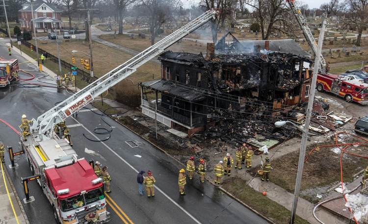 (19) An aerial view of the incident scene at 1537 hours. 