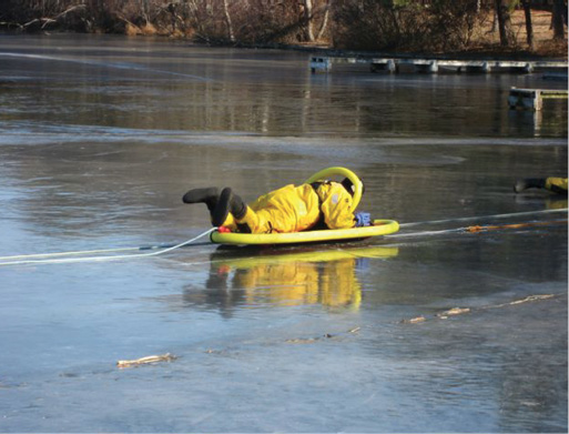 The TeamLGS leapfrogging procedures are used for multivictim and multihole operations since they allow technicians to apply immediate-independent-victim-positive-buoyancy (IIVPB) to all victims in a very short period of time. The triage sequence on which victims are treated with IIVPB procedures is the TeamLGS ASAPS (aggressive, self-rescue capable, alert, passive, submerging) diagnosis. As the next tech is pulled out to relieve the previous tech, the latter tech should maintain communication with the victims. The next tech should replay the tech-switching procedures in his mind’s eye during transport to help ensure that it works smoothly. 