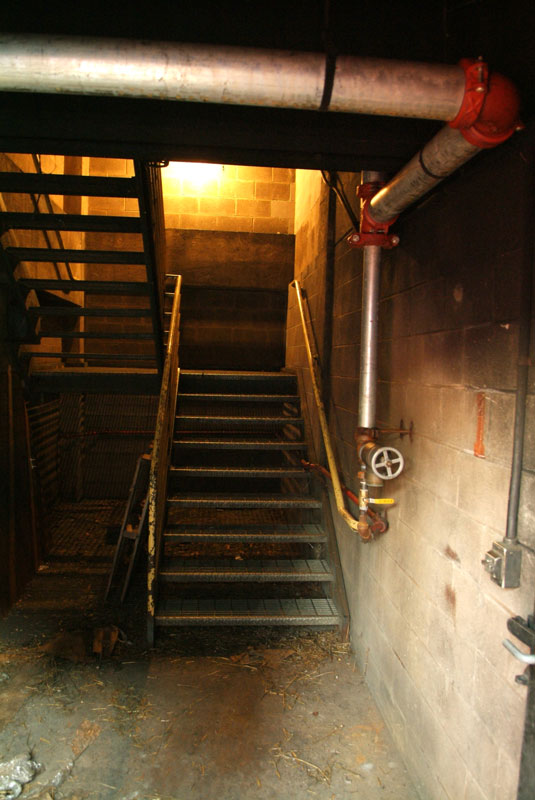 Standpipe in a stairway, providing more room to operate