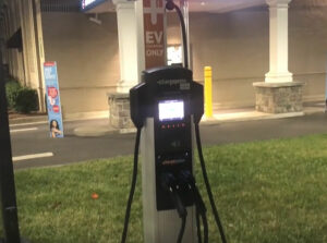 Electric vehicle charging station