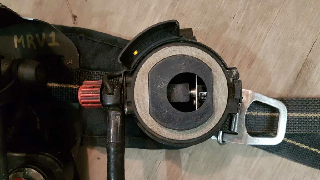 Yellow light for air on firefighter SCBA