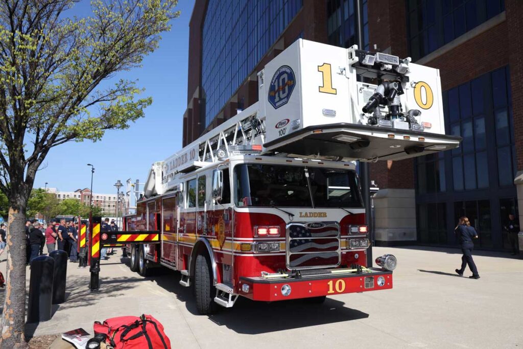 Tower Ladder 10 with bucket