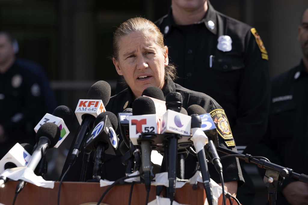 Fires Rage, LAFD Chief's Spat with City Hall Simmers - News